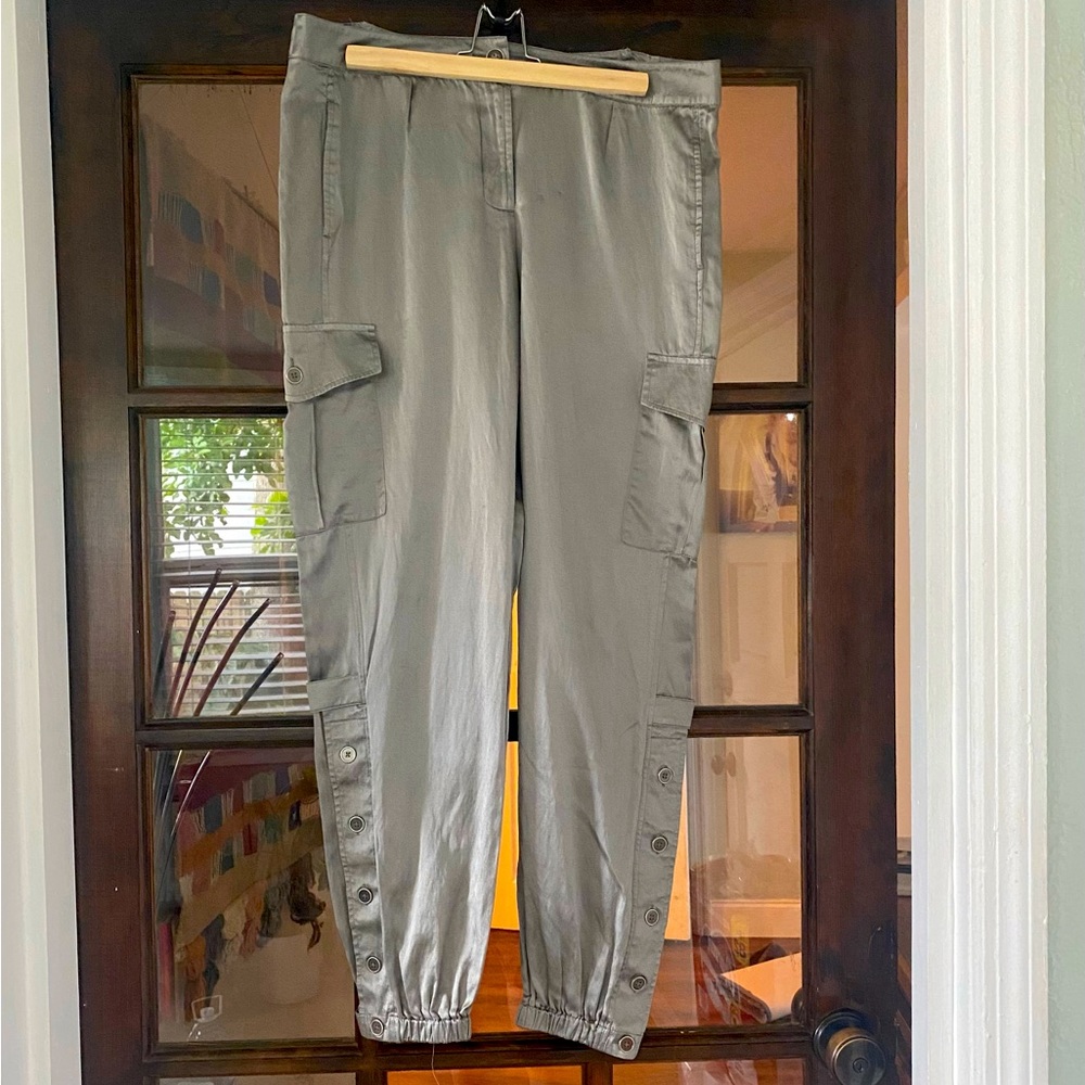 Chico’s silk Casablanca cargo pants 👖